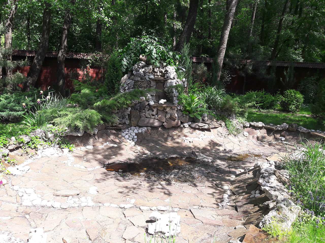 Ландшафтный-дизайн-под-ключ-водопад-с-прудом