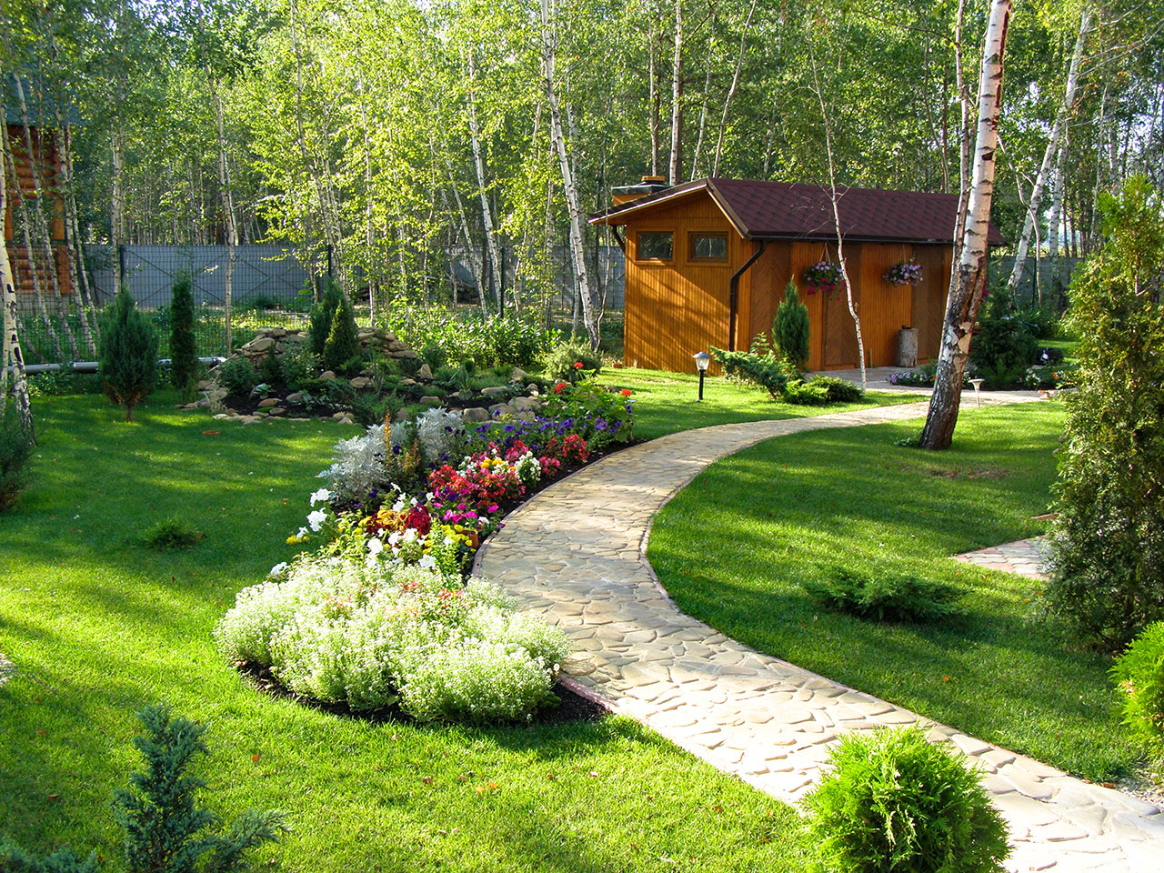 Ландшафтный-дизайн-под-ключ-мощение-участка